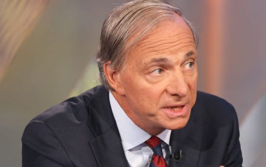 Billionaire Hedge Fund Manager Ray Dalio Still Concerned Government Will Outlaw Cryptocurrency