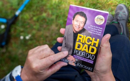 'Rich Dad Poor Dad' Author Says Bitcoin is "Pathway to Financial Heaven"