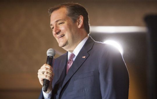 Texas Senator Ted Cruz Discloses $50,000 Bitcoin Purchase During Dip