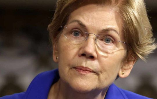 US Senator Elizabeth Warren Demands Answers From Fidelity Over Its Decision to Allow Bitcoin in Retirement Plans