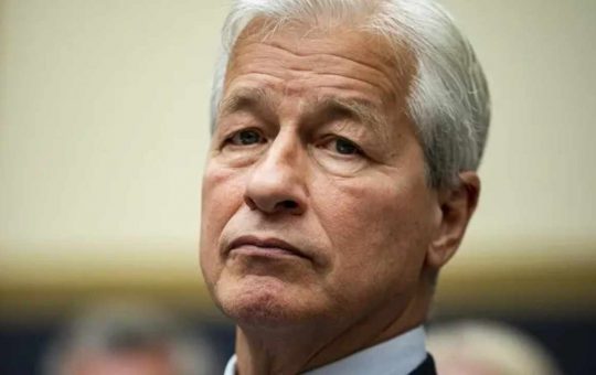 JPMorgan CEO Jamie Dimon Tells Congress Crypto Tokens Like Bitcoin Are 'Decentralized Ponzi Schemes'