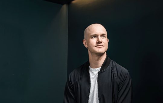 Coinbase CEO Assures Fully Backed Bitcoin Reserves, CZ Deletes Doubtful Tweet