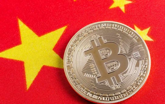 Chinese Economist Urges Government to Reconsider Crypto Ban — Warns of Missed Tech Opportunities