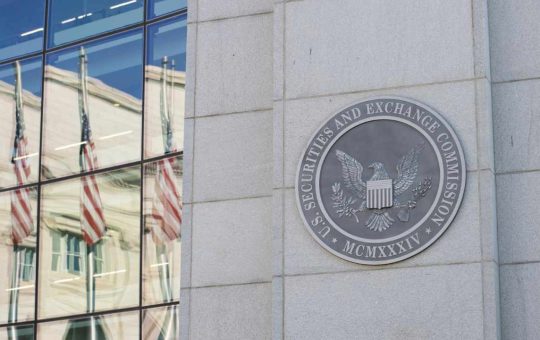 Coinbase Sues SEC, FDIC for Transparency on Crypto Regulations