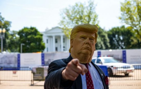 Nobel economists warn Trump's re-election could reignite inflation, impacting crypto markets