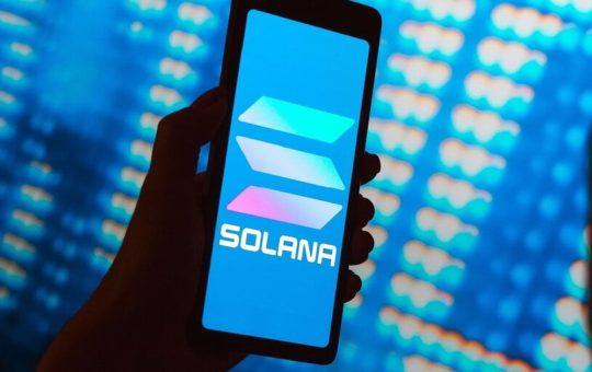 Solana Soars 4% as Meme Coins and Alts See an Uptick