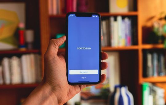 Coinbase Integrates Apple Pay for Seamless Fiat to Crypto Transactions